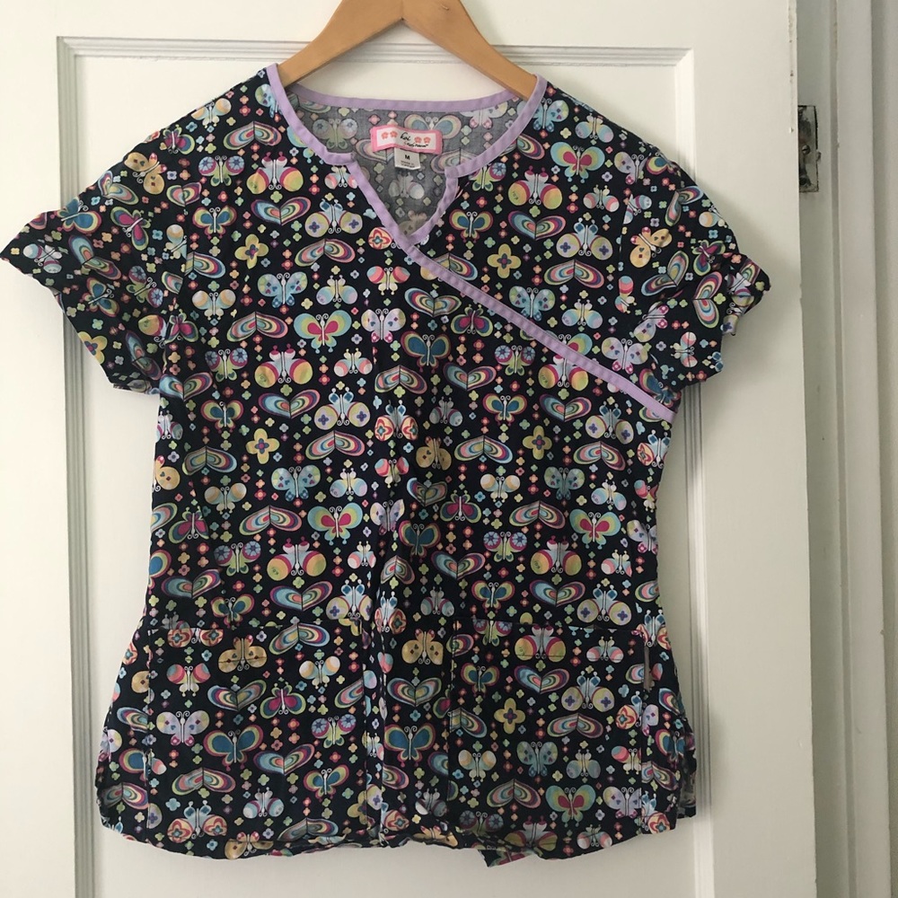 Vintage colorful Koi scrub top, size M
